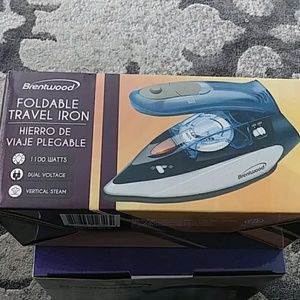 Brentwood foldable travel iron New